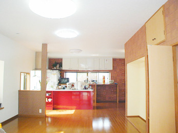 家族の笑顔が溢れる、広く明るい家になりました。