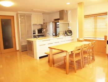 日差しの差し込む明るい家になりました。